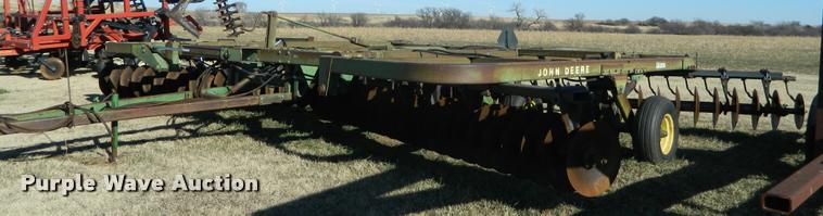 image for item BK9306 John Deere 335 disk