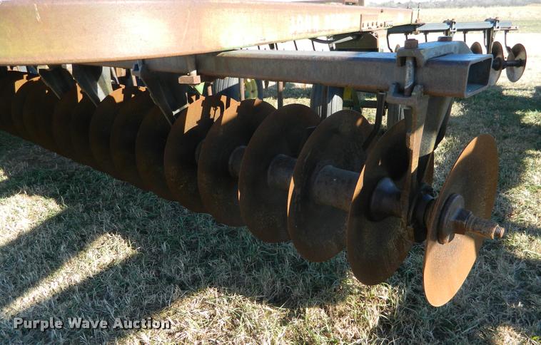 image for item BK9306 John Deere 335 disk