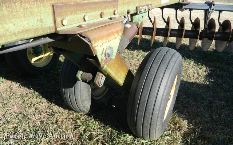 image for item BK9306 John Deere 335 disk