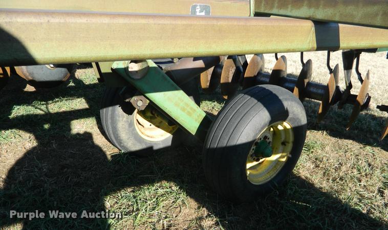 image for item BK9306 John Deere 335 disk