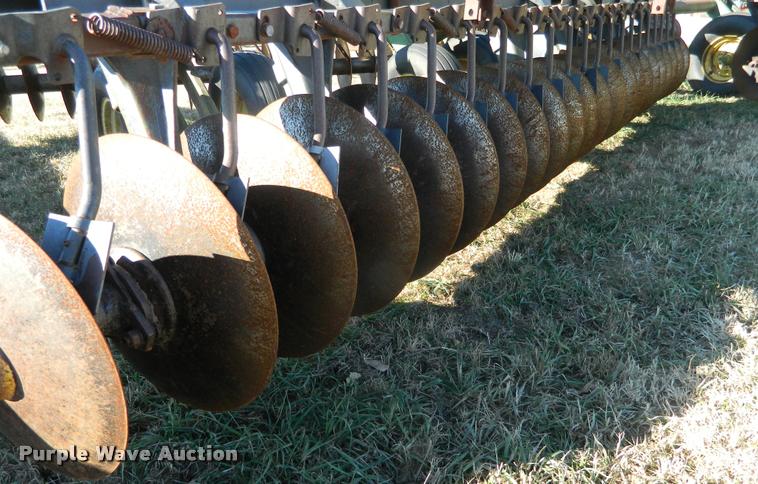 image for item BK9306 John Deere 335 disk