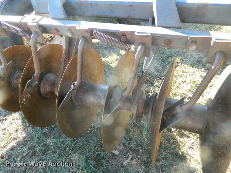 image for item BK9306 John Deere 335 disk