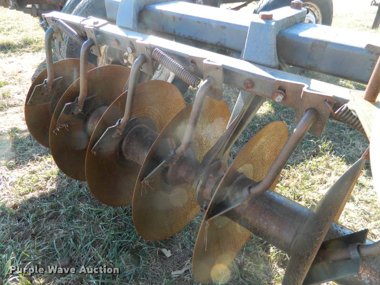 image for item BK9306 John Deere 335 disk