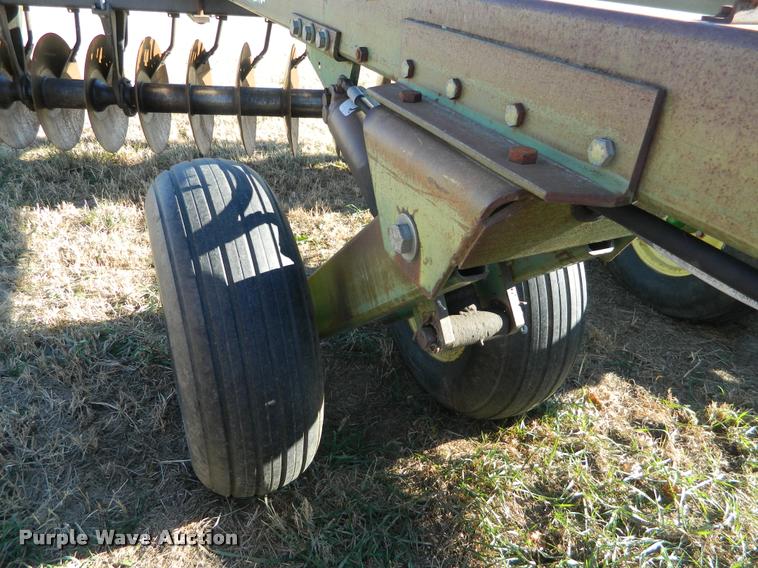 image for item BK9306 John Deere 335 disk