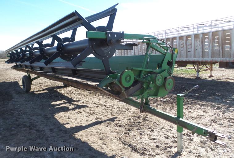 image for item BZ9246 2008 John Deere 936D draper head