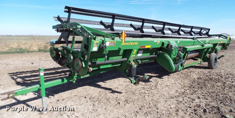 image for item BZ9246 2008 John Deere 936D draper head