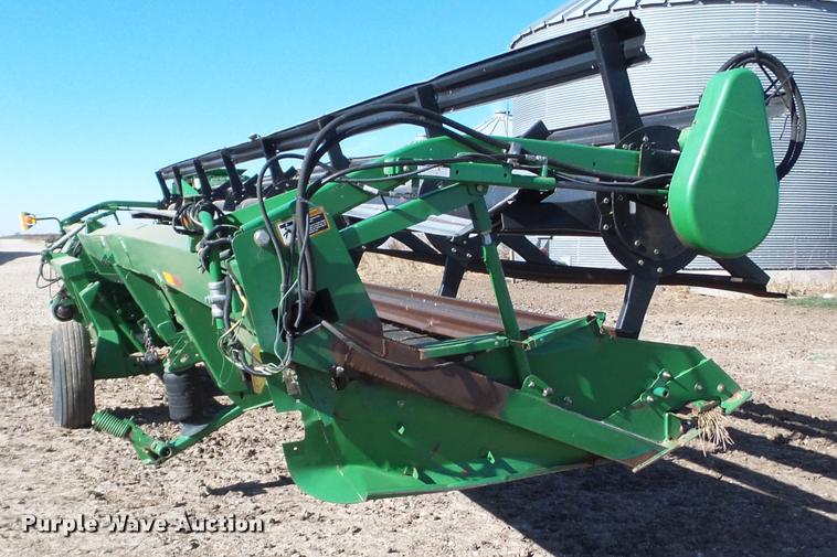 image for item BZ9246 2008 John Deere 936D draper head