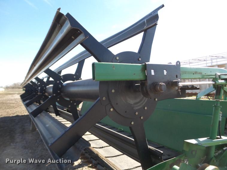 image for item BZ9246 2008 John Deere 936D draper head