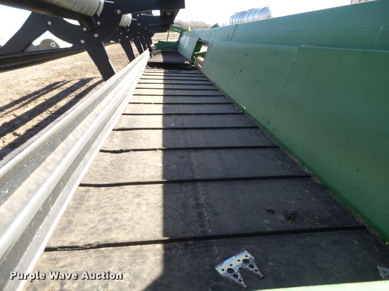 image for item BZ9246 2008 John Deere 936D draper head