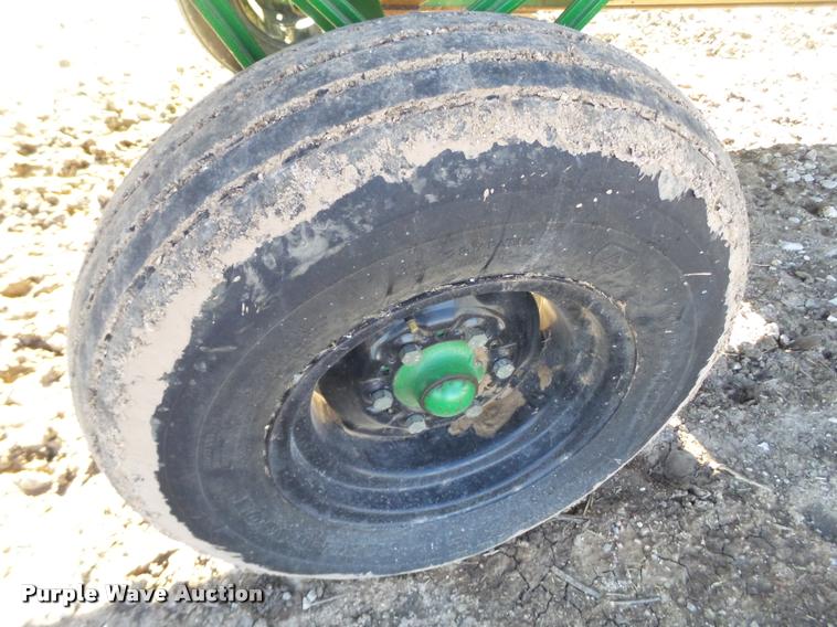 image for item BZ9246 2008 John Deere 936D draper head