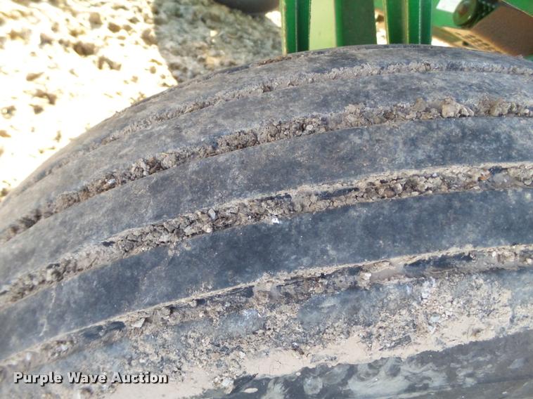 image for item BZ9246 2008 John Deere 936D draper head