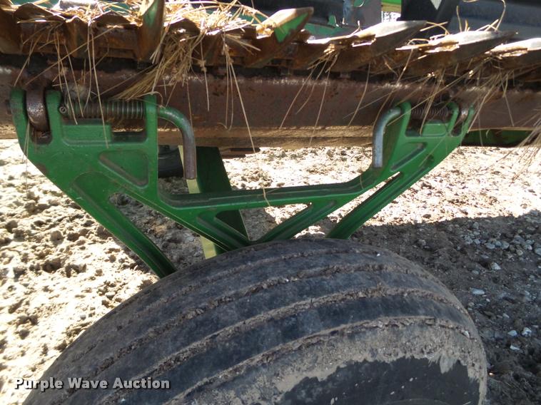 image for item BZ9246 2008 John Deere 936D draper head