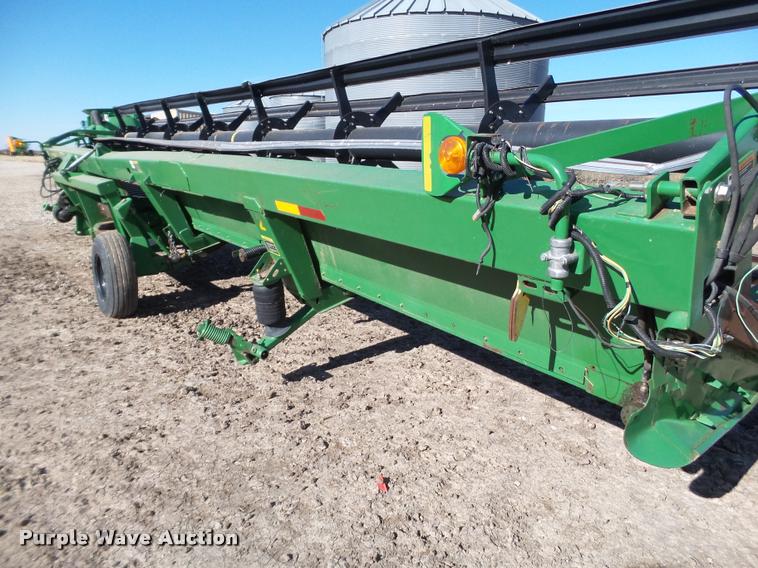 image for item BZ9246 2008 John Deere 936D draper head