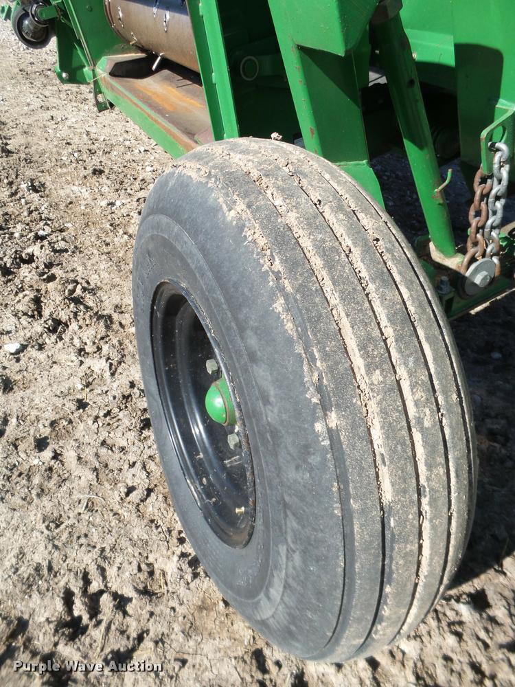 image for item BZ9246 2008 John Deere 936D draper head