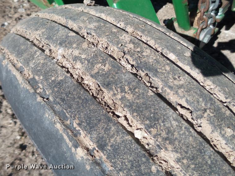 image for item BZ9246 2008 John Deere 936D draper head