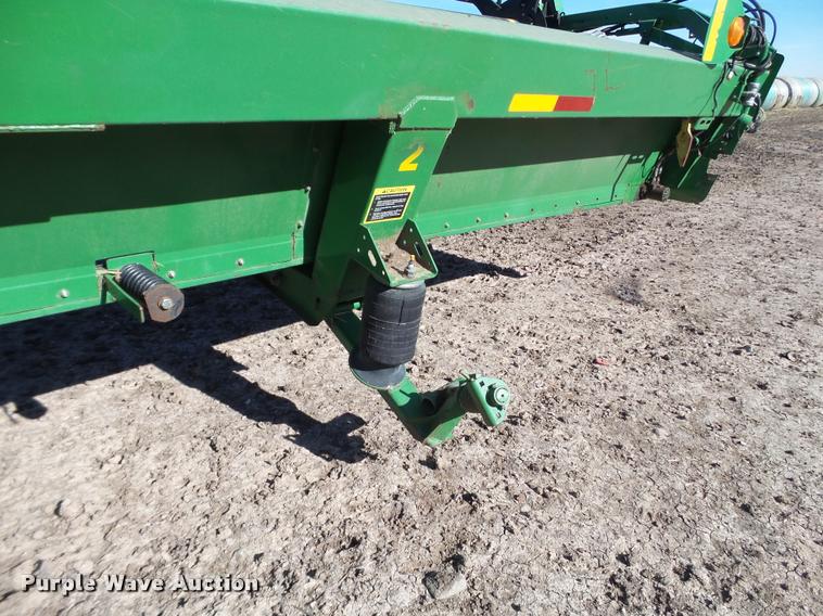 image for item BZ9246 2008 John Deere 936D draper head
