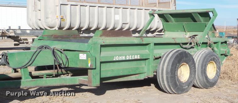 image for item DA5219 John Deere 780 manure spreader