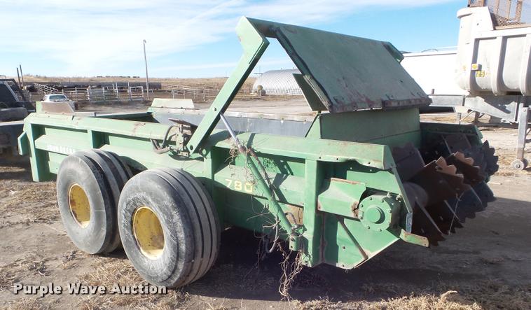 image for item DA5219 John Deere 780 manure spreader
