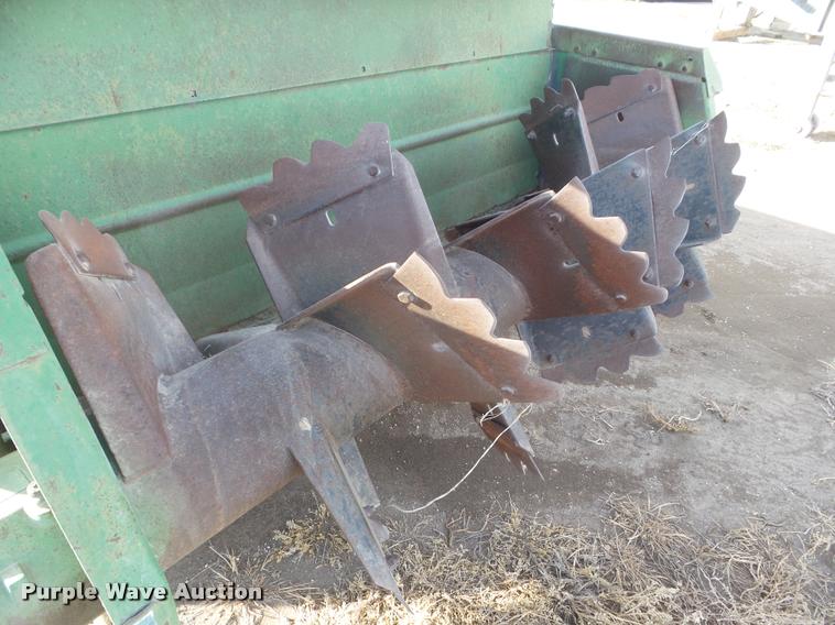 image for item DA5219 John Deere 780 manure spreader