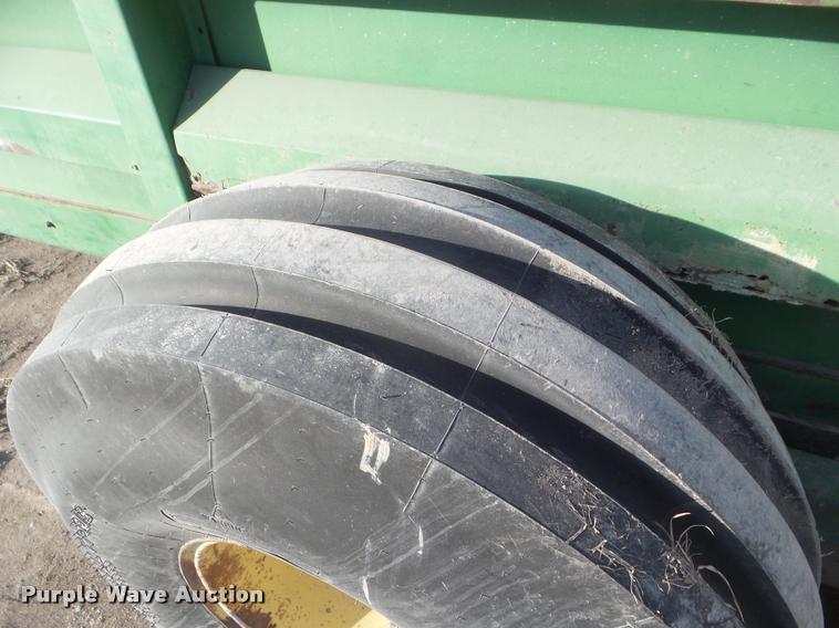 image for item DA5219 John Deere 780 manure spreader