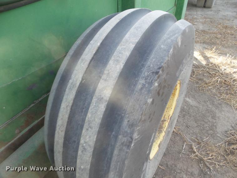 image for item DA5219 John Deere 780 manure spreader