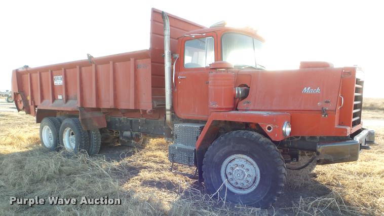 image for item DA5222 1978 Mack manure spreader truck