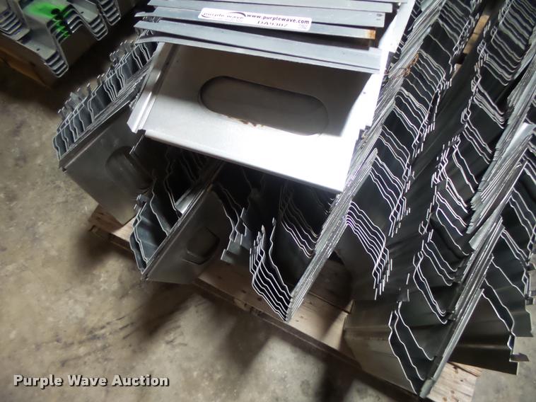 image for item DA9307 18 gauge floor supports