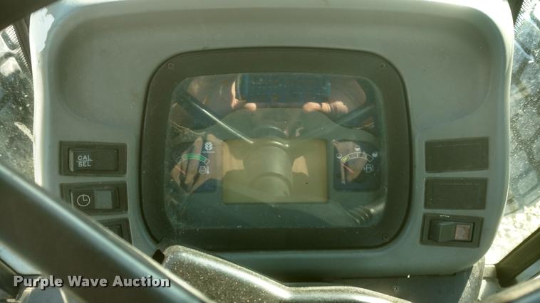 image for item DB0829 2005 New Holland TN70DA MFWD tractor