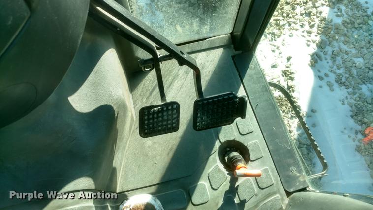 image for item DB0829 2005 New Holland TN70DA MFWD tractor