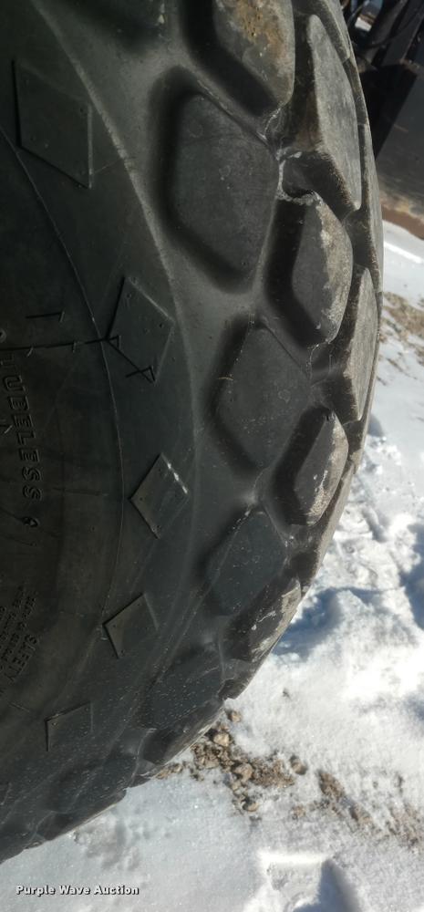 image for item DB0829 2005 New Holland TN70DA MFWD tractor