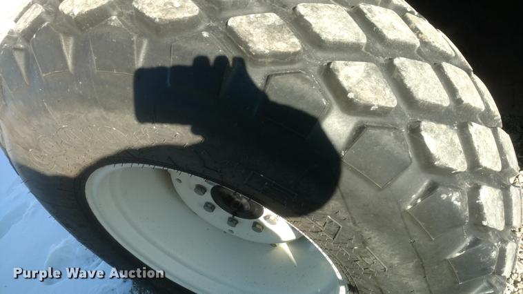 image for item DB0829 2005 New Holland TN70DA MFWD tractor