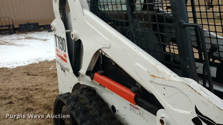 image for item DB0843 2007 Bobcat T190 skid steer