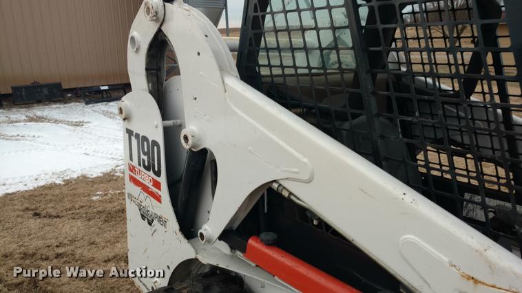 image for item DB0843 2007 Bobcat T190 skid steer