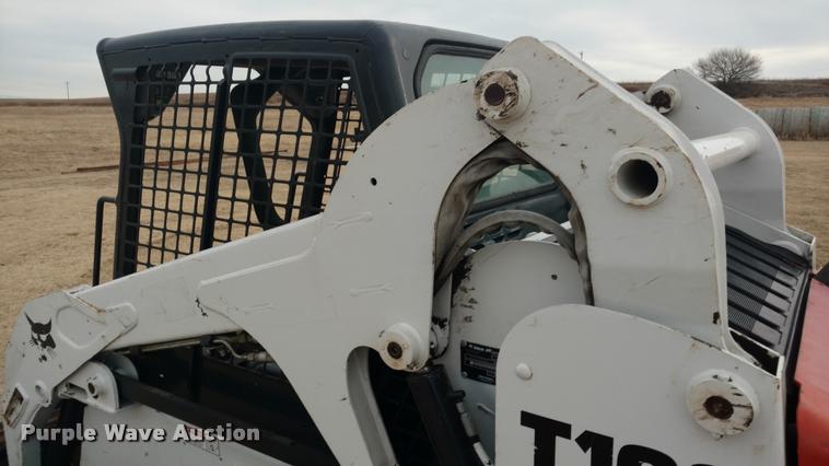 image for item DB0843 2007 Bobcat T190 skid steer