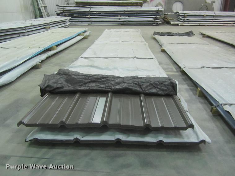 image for item F1924 (60) sheets of metal siding/roofing