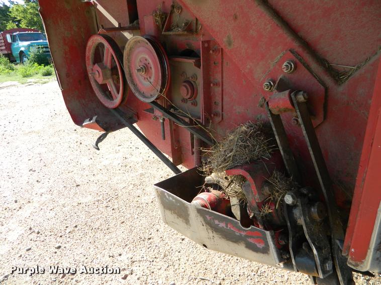 image for item J5124 2002 Case WDX1101 self-propelled windrower