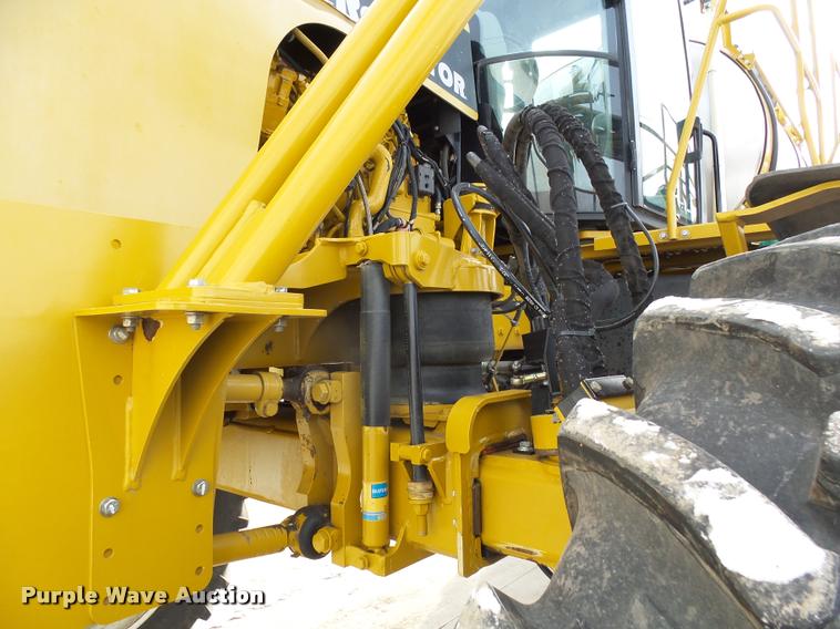 image for item J5455 2008 Ag-Chem RoGator 1286C self-propelled sprayer