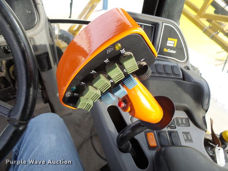 image for item J5455 2008 Ag-Chem RoGator 1286C self-propelled sprayer