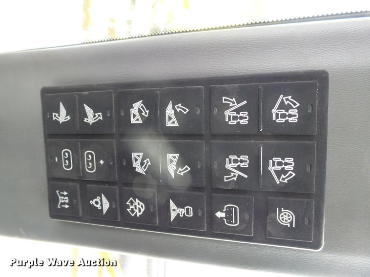 image for item J5455 2008 Ag-Chem RoGator 1286C self-propelled sprayer