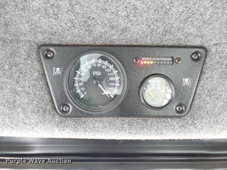 image for item J5455 2008 Ag-Chem RoGator 1286C self-propelled sprayer