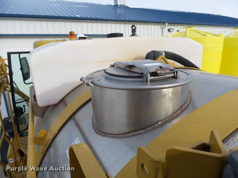 image for item J5455 2008 Ag-Chem RoGator 1286C self-propelled sprayer