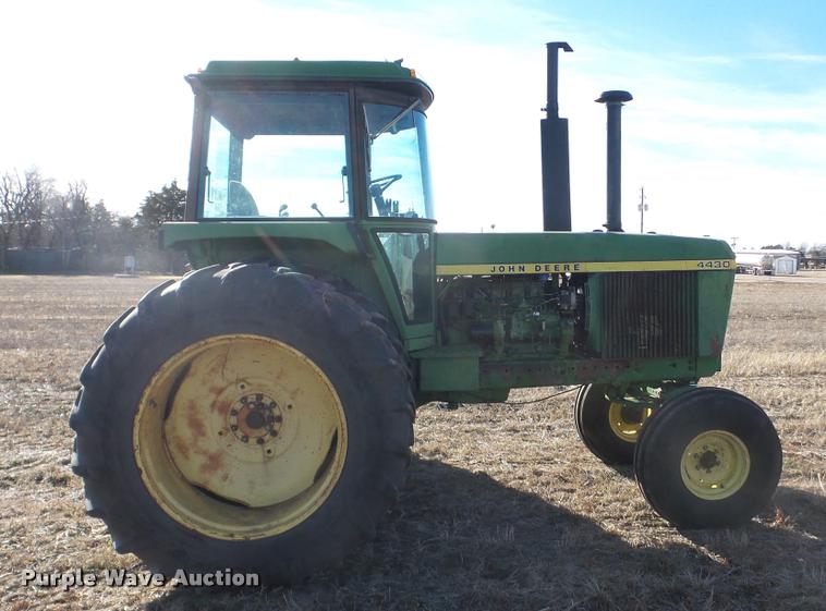image for item L3370 1976 John Deere 4430 tractor