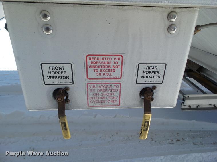 image for item BZ9974 2007 Wilson DWH-5010 double hopper grain trailer