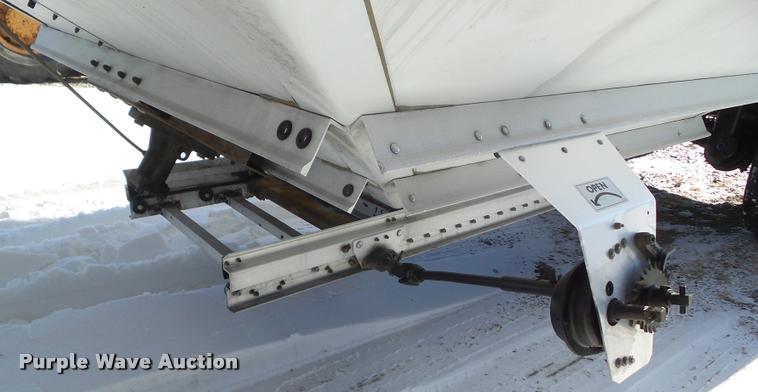 image for item BZ9974 2007 Wilson DWH-5010 double hopper grain trailer