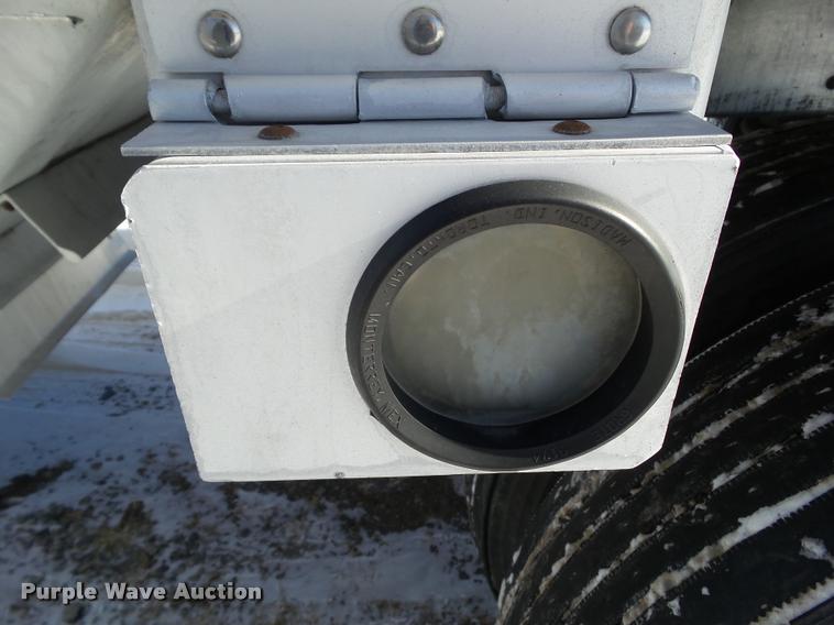 image for item BZ9974 2007 Wilson DWH-5010 double hopper grain trailer