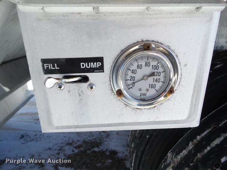 image for item BZ9974 2007 Wilson DWH-5010 double hopper grain trailer