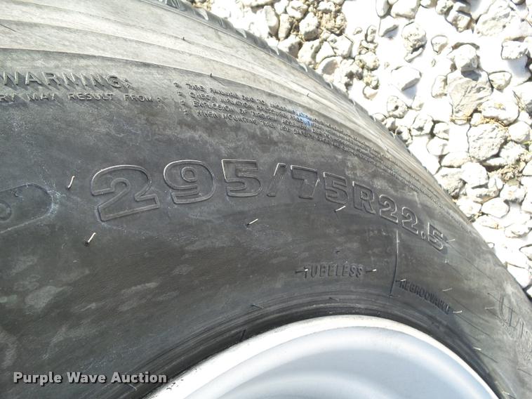 image for item BZ9974 2007 Wilson DWH-5010 double hopper grain trailer