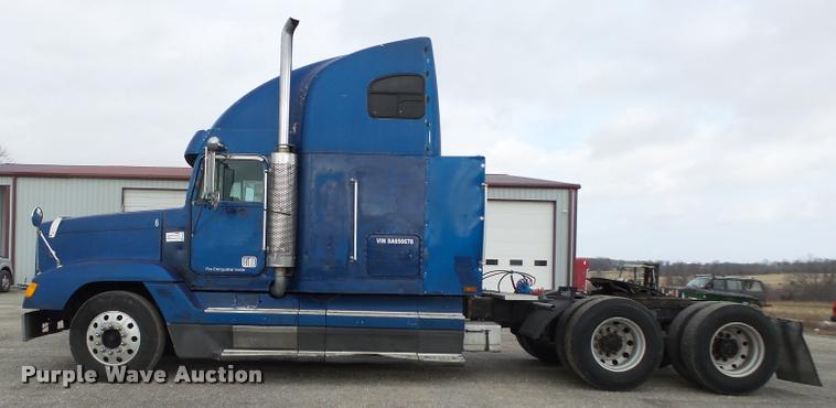 image for item DA2504 1995 Freightliner FLD semi truck