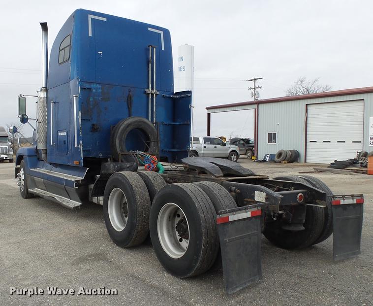 image for item DA2504 1995 Freightliner FLD semi truck
