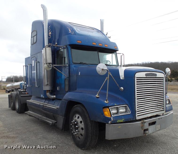 image for item DA2504 1995 Freightliner FLD semi truck
